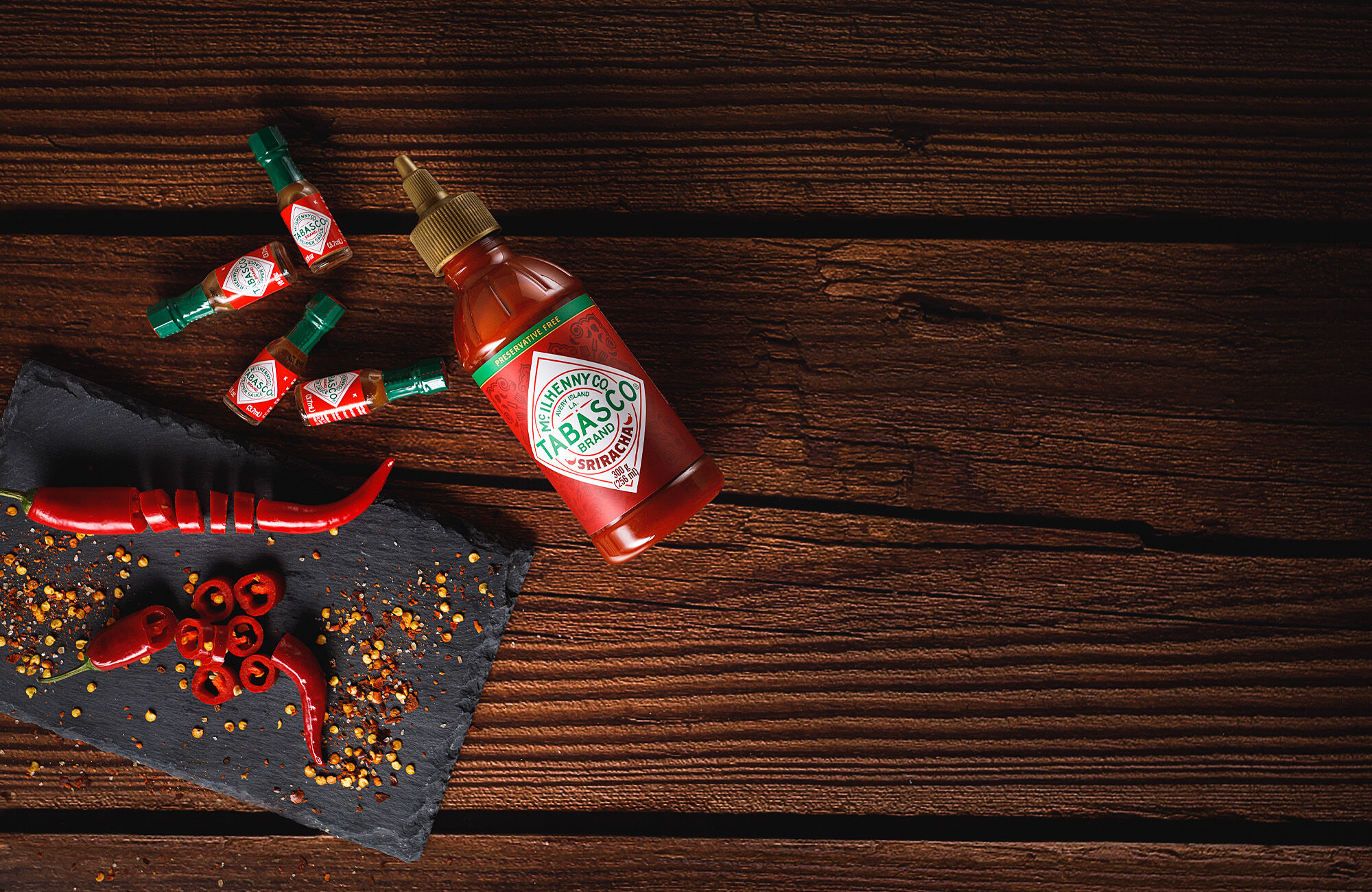 Rafa P Carpio - tabasco-sriracha-cenital.jpg
